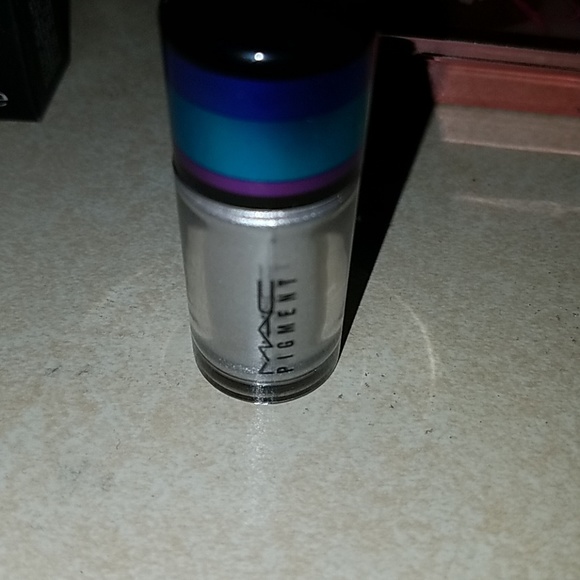 MAC Cosmetics Other - Mac mini pigment in Silver Fog